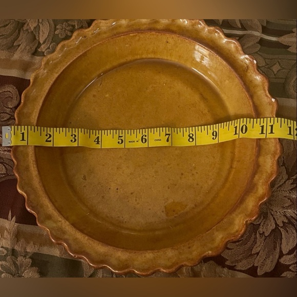 Beautiful Pie Dish with Cover - Picture 10 of 11